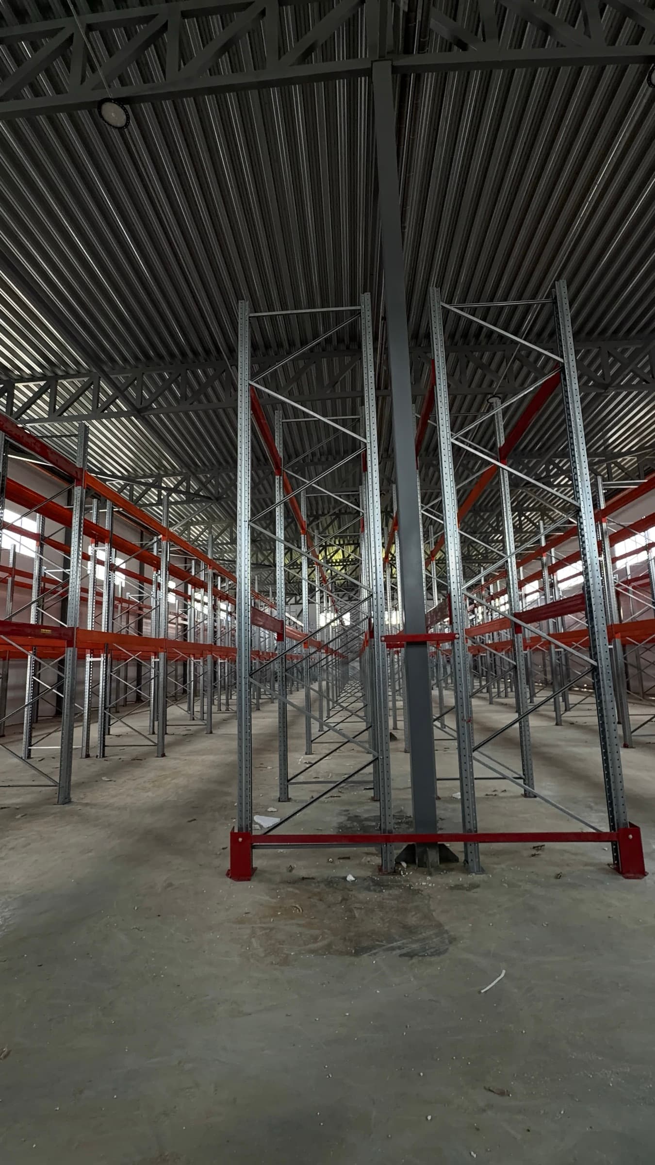 Стеллажи фулфилмента JOYCITY в Москве
